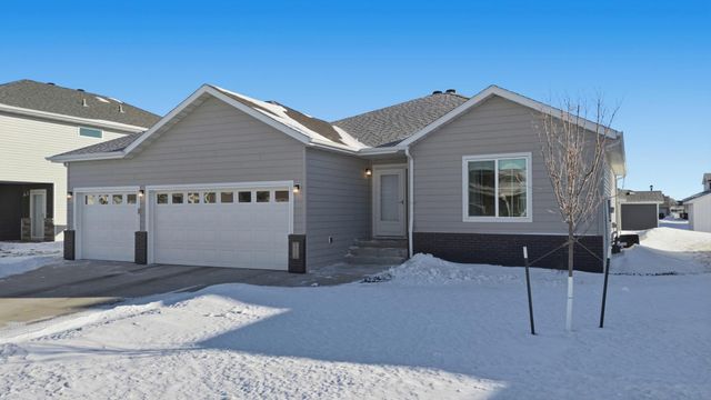 3724 49th Street S, Fargo, ND 58104