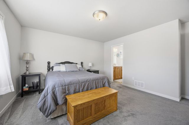 3724 49th Street S, Fargo, ND 58104