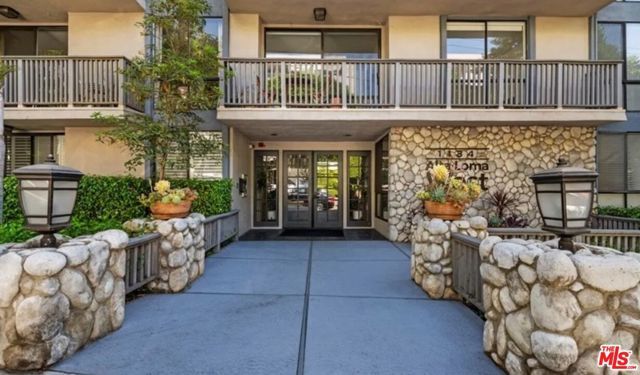 1134 Alta Loma Road 115, West Hollywood, CA 90069