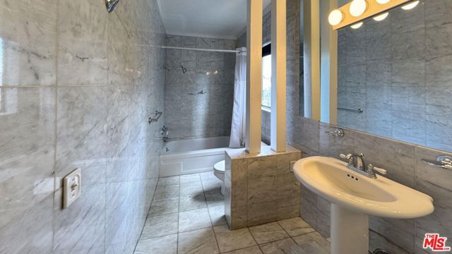 1134 Alta Loma Road 115, West Hollywood, CA 90069