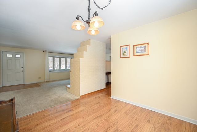 1727 Warwick Lane, Schaumburg, IL 60193