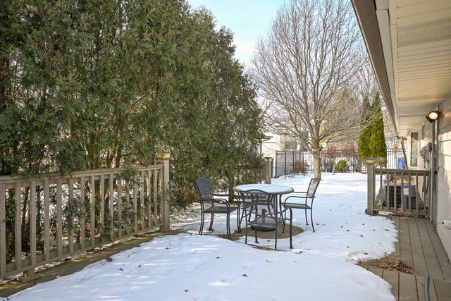 1727 Warwick Lane, Schaumburg, IL 60193