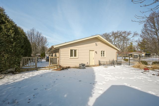 1727 Warwick Lane, Schaumburg, IL 60193