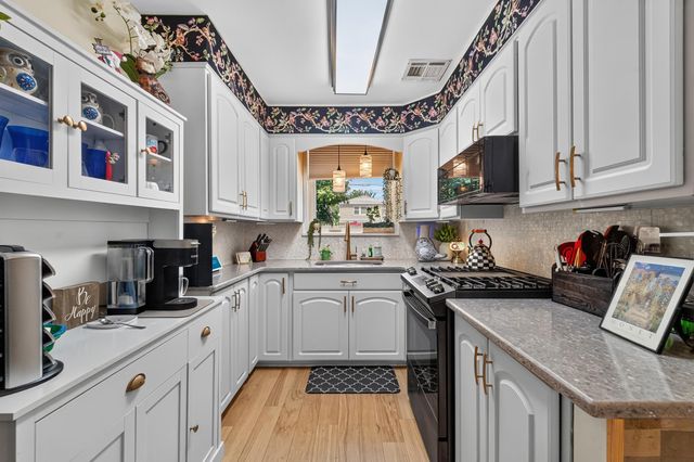 29 PARKSIDE LANE, Bayonne, NJ 07002