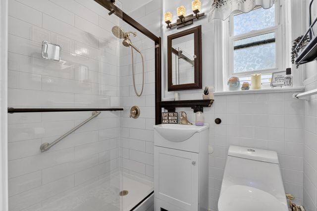 29 PARKSIDE LANE, Bayonne, NJ 07002