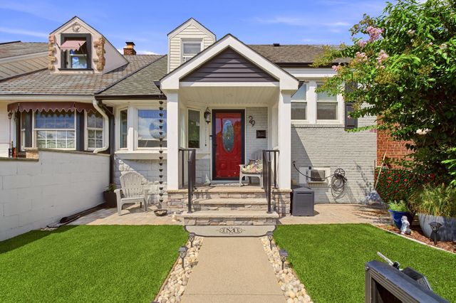 29 PARKSIDE LANE, Bayonne, NJ 07002