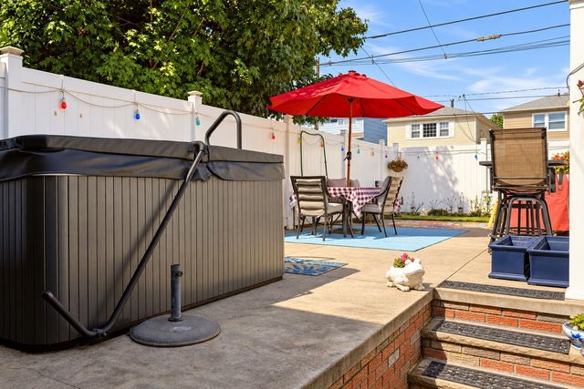 29 PARKSIDE LANE, Bayonne, NJ 07002
