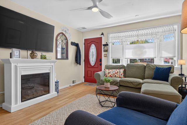 29 PARKSIDE LANE, Bayonne, NJ 07002