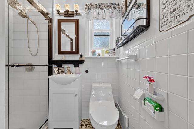 29 PARKSIDE LANE, Bayonne, NJ 07002