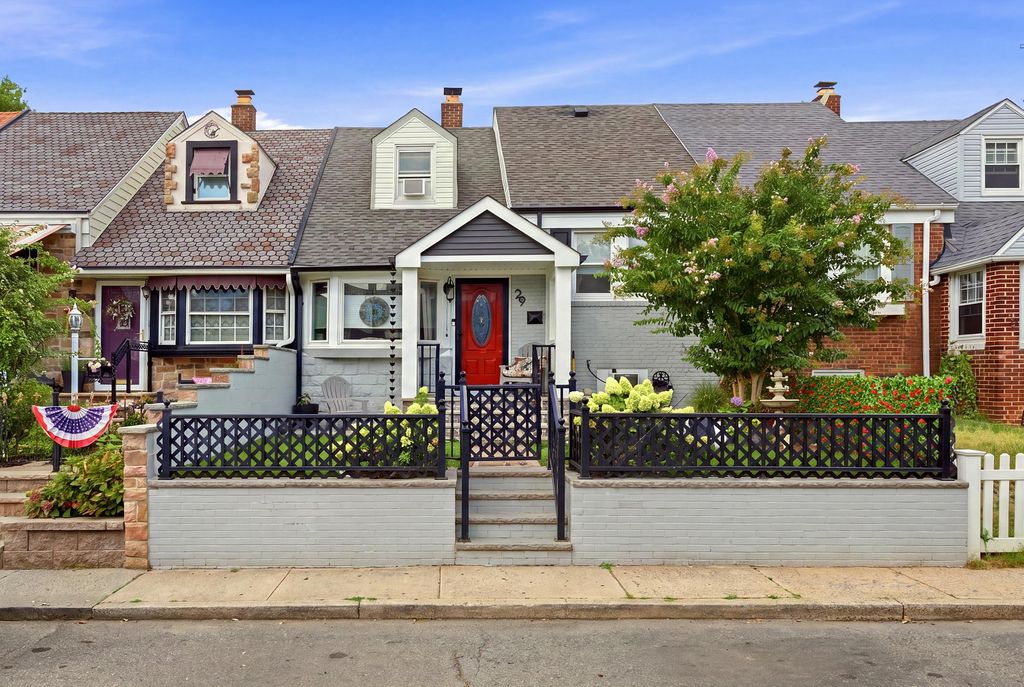 29 PARKSIDE LANE, Bayonne, NJ 07002