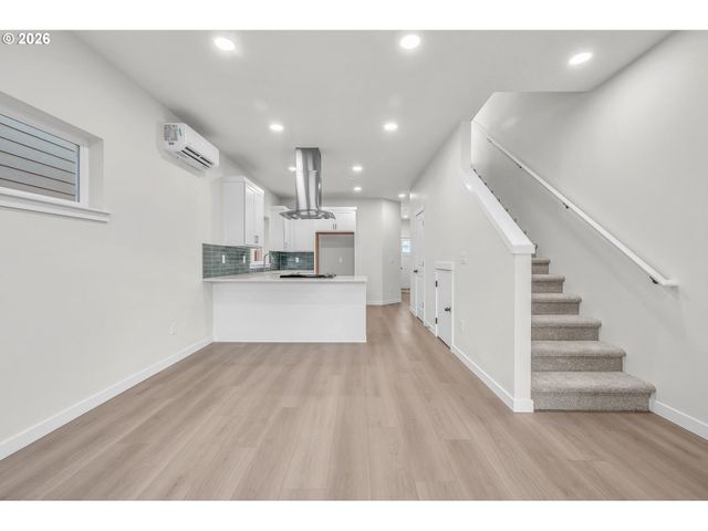 9261 E Burnside St, Portland, OR 97216