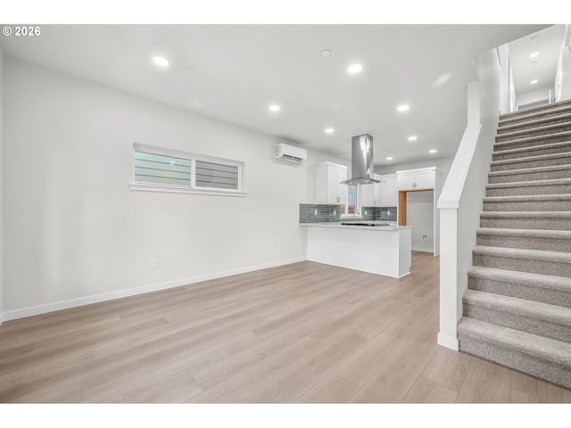 9261 E Burnside St, Portland, OR 97216