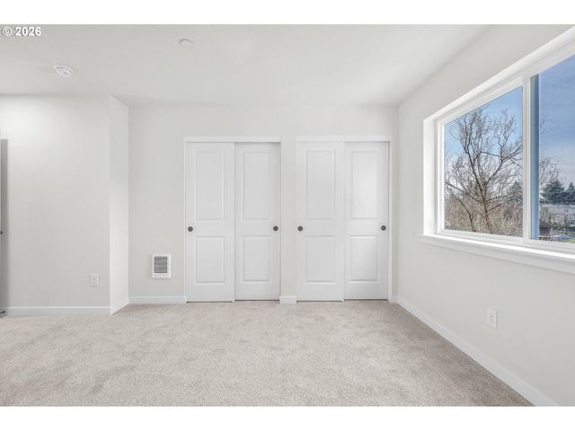 9261 E Burnside St, Portland, OR 97216