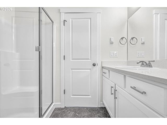 9261 E Burnside St, Portland, OR 97216