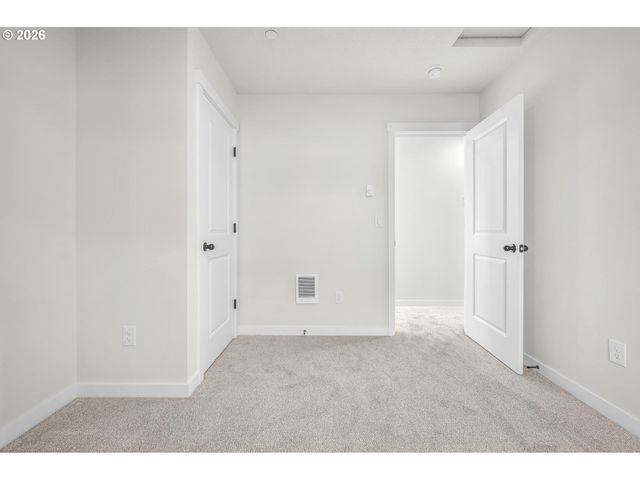 9261 E Burnside St, Portland, OR 97216