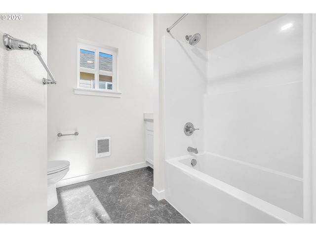 9261 E Burnside St, Portland, OR 97216