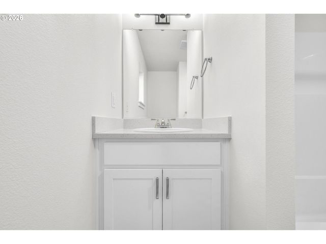 9261 E Burnside St, Portland, OR 97216