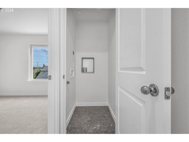 9261 E Burnside St, Portland, OR 97216