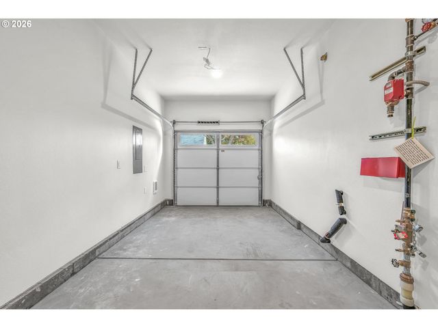 9261 E Burnside St, Portland, OR 97216