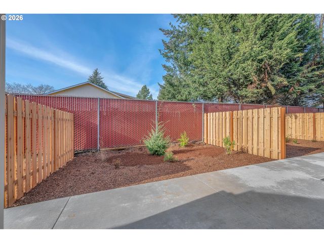 9261 E Burnside St, Portland, OR 97216