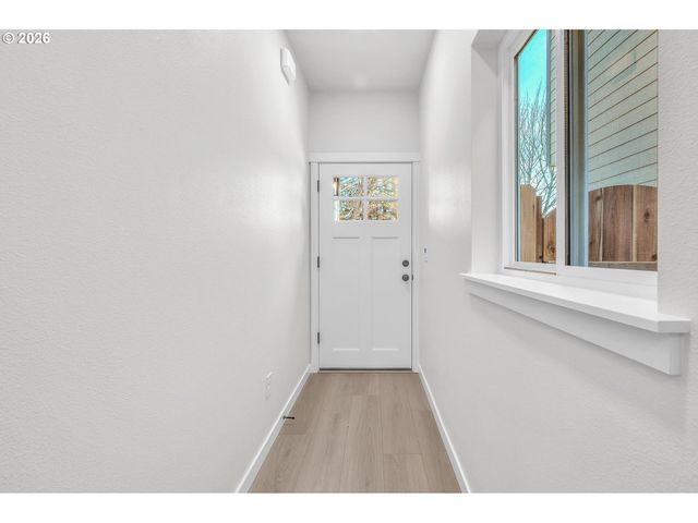 9261 E Burnside St, Portland, OR 97216