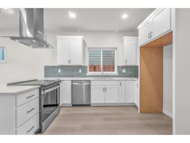 9261 E Burnside St, Portland, OR 97216