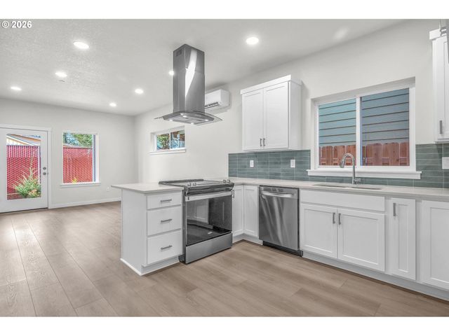 9261 E Burnside St, Portland, OR 97216