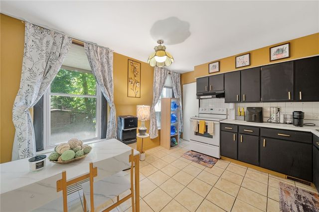 5624 Woodmont St, Squirrel Hill, PA 15217