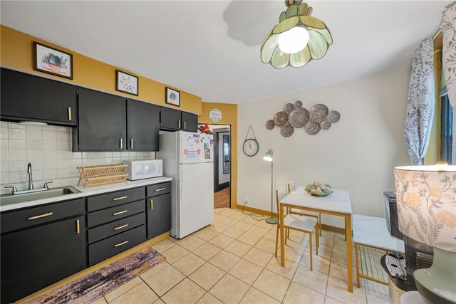 5624 Woodmont St, Squirrel Hill, PA 15217