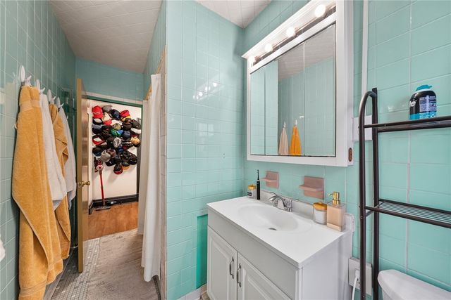 5624 Woodmont St, Squirrel Hill, PA 15217