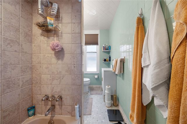 5624 Woodmont St, Squirrel Hill, PA 15217