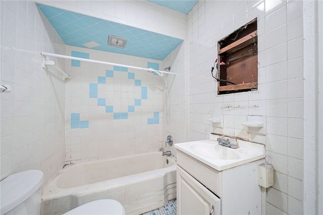 5624 Woodmont St, Squirrel Hill, PA 15217
