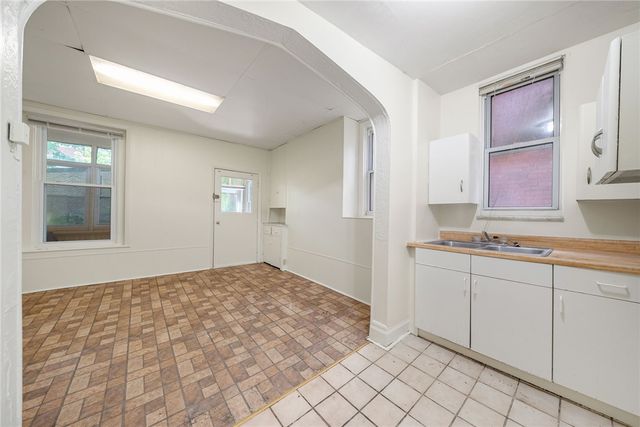 5624 Woodmont St, Squirrel Hill, PA 15217