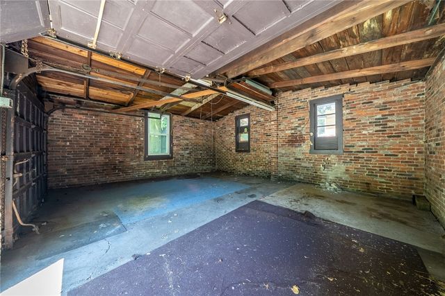 5624 Woodmont St, Squirrel Hill, PA 15217