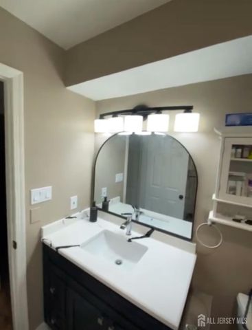 111 E lloyd Court, East Brunswick, NJ 08816