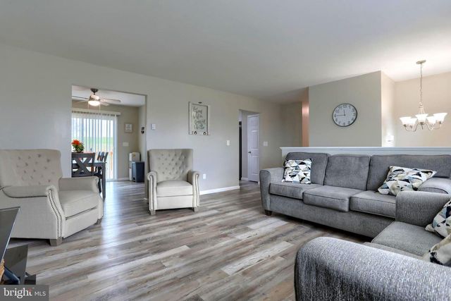 447 BEAGLE RD, Myerstown, PA 17067