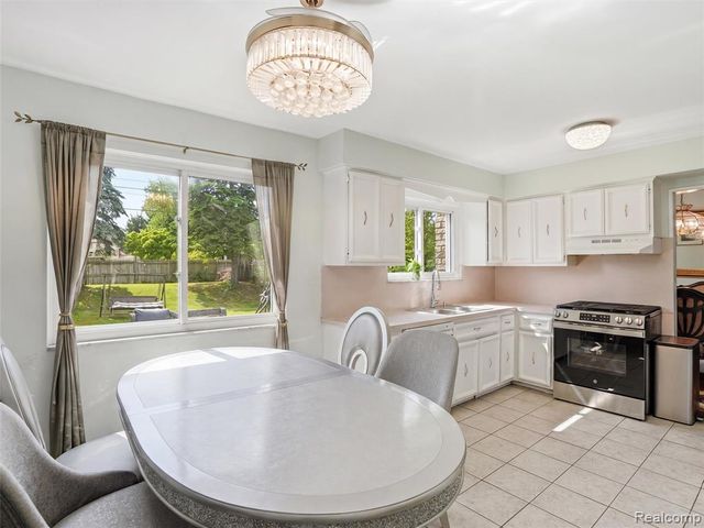 13615 Brookside Drive, Sterling Heights, MI 48313