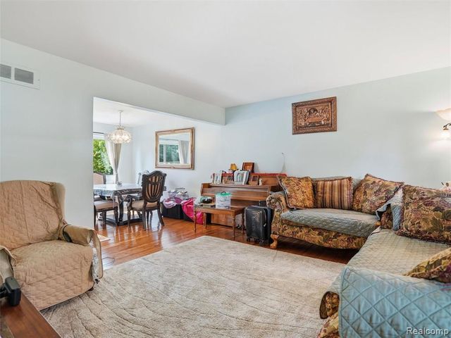 13615 Brookside Drive, Sterling Heights, MI 48313
