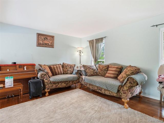 13615 Brookside Drive, Sterling Heights, MI 48313