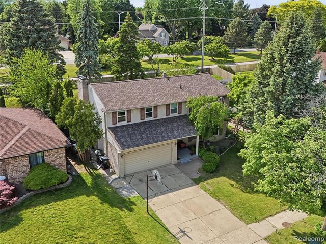 13615 Brookside Drive, Sterling Heights, MI 48313