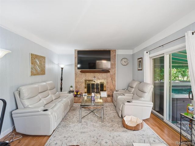 13615 Brookside Drive, Sterling Heights, MI 48313