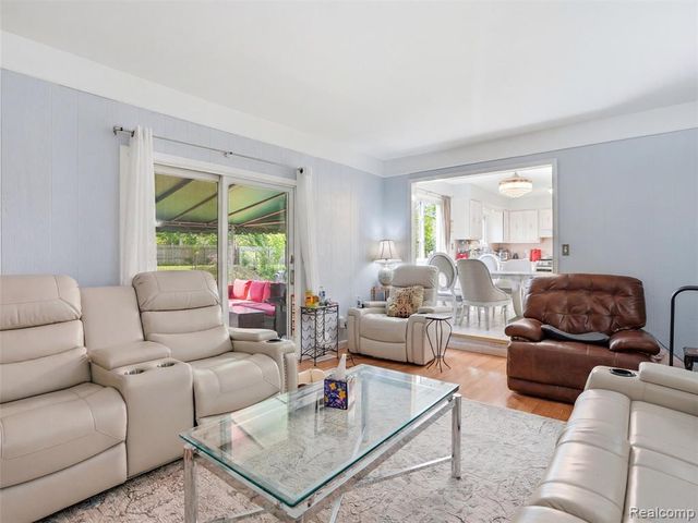 13615 Brookside Drive, Sterling Heights, MI 48313