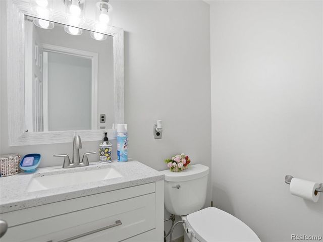 13615 Brookside Drive, Sterling Heights, MI 48313