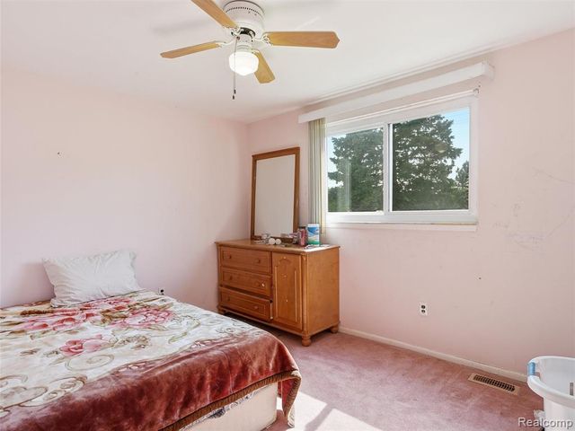 13615 Brookside Drive, Sterling Heights, MI 48313