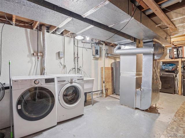 13615 Brookside Drive, Sterling Heights, MI 48313