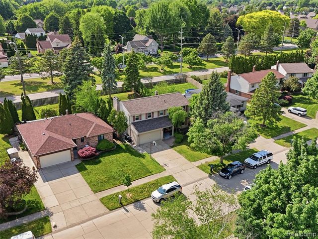 13615 Brookside Drive, Sterling Heights, MI 48313