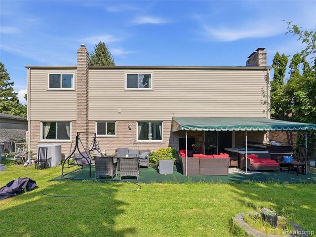 13615 Brookside Drive, Sterling Heights, MI 48313