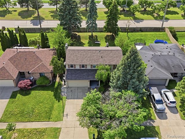 13615 Brookside Drive, Sterling Heights, MI 48313