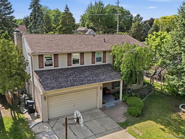 13615 Brookside Drive, Sterling Heights, MI 48313
