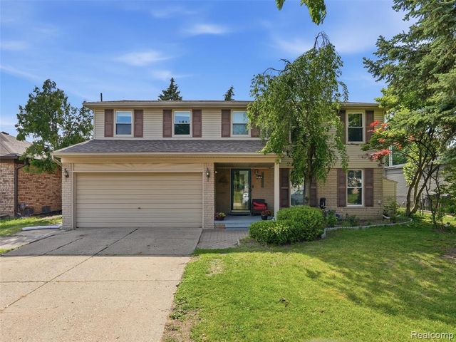 13615 Brookside Drive, Sterling Heights, MI 48313